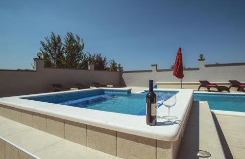 Valdebek Villa | Villa in Pula with sea beach