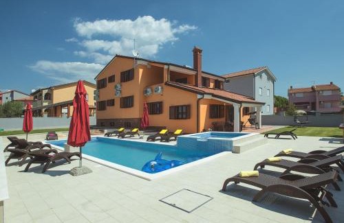 Valdebek Villa | Villa in Pula with sea beach