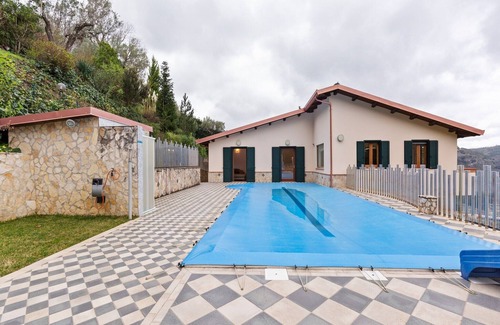 San Mango d'Aquino Villa | Villa en San Mango con Piscina y Jacuzzi