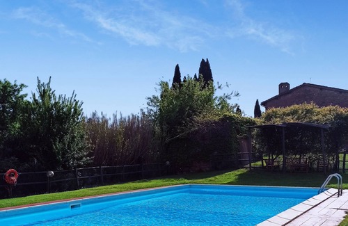 Sovicille Apartamento | Villa in Siena Hills, flat 4/6 pax with pool A/C - heating- garden