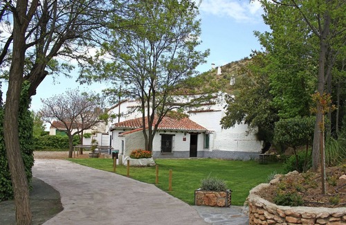 Alcudia de Guadix Casa | Villa en España con Vistas a Montañas