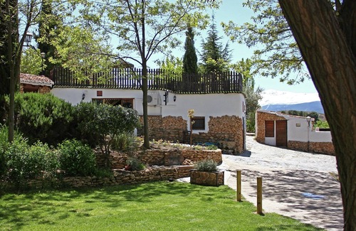 Alcudia de Guadix Casa | Villa en España con Vistas a Montañas