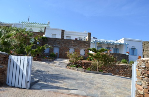 Tinos Town Casa | Villa Ioanna Blue- Vacation Houses for Rent 300 Metres by the sea