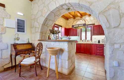 Agia Marina Villa | Villa 'Ira' con vistas al mar, Wi-Fi y aire acondicionado