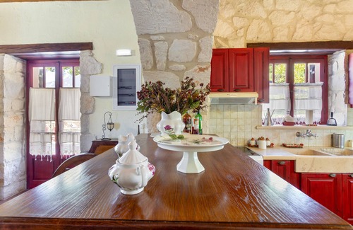 Agia Marina Villa | Villa 'Ira' con vistas al mar, Wi-Fi y aire acondicionado