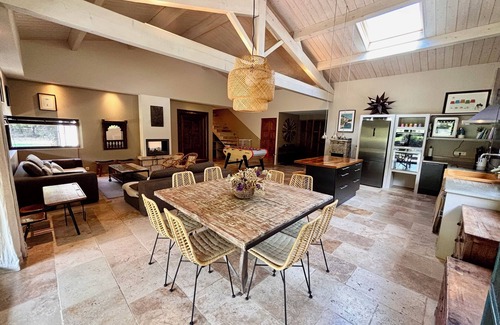 Les Vans Villa | Casa de lujo con hermoso jardín y piscina privada.