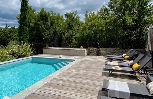 Les Vans Villa | Casa de lujo con hermoso jardín y piscina privada.