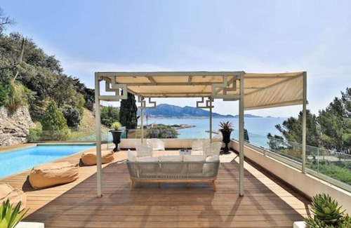 Roucas-Blanc Casa | VILLA JFK