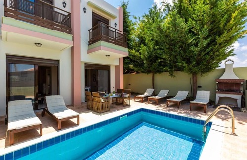 Loutra Casa | Villa Kerkis,pool &BBQ,10min beach,8km to Rethymno