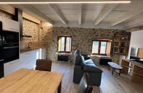 El Castro Cabaña | Villa La Roza II. Paraíso rural con chimenea y bañera de hidromasaje.