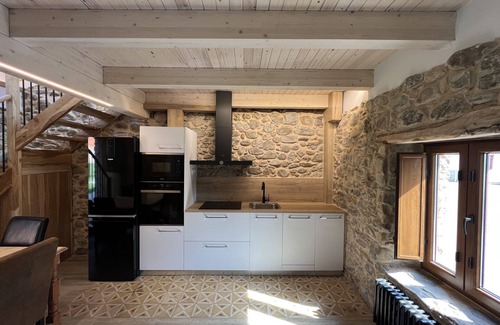 El Castro Cabaña | Villa La Roza II. Paraíso rural con chimenea y bañera de hidromasaje.