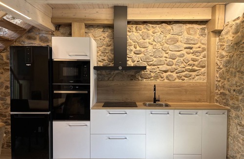 El Castro Cabaña | Villa La Roza II. Paraíso rural con chimenea y bañera de hidromasaje.