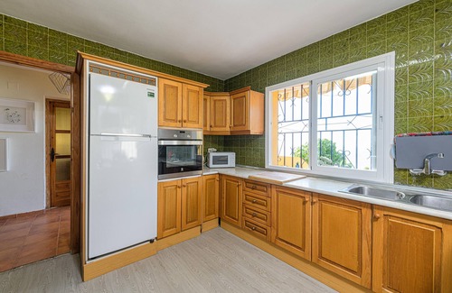 Benalmádena Villa | VILLA LA TUNA - Preciosa villa con piscina privada, vistas al mar y WiFi gratis.