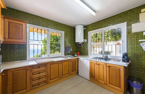 Benalmádena Villa | VILLA LA TUNA - Preciosa villa con piscina privada, vistas al mar y WiFi gratis.