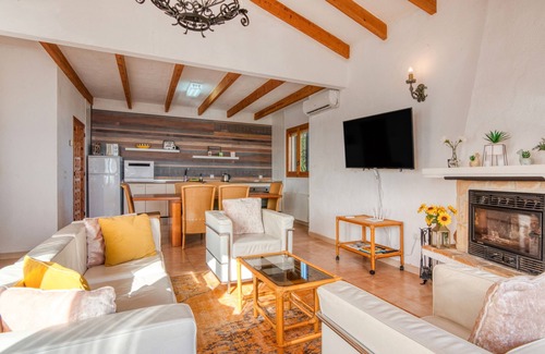 Cumbre del Sol Villa | Villa 'Landhaus Mit Pool Und Spektakulren' con vistas al mar, Wi-Fi y aire acondicionado