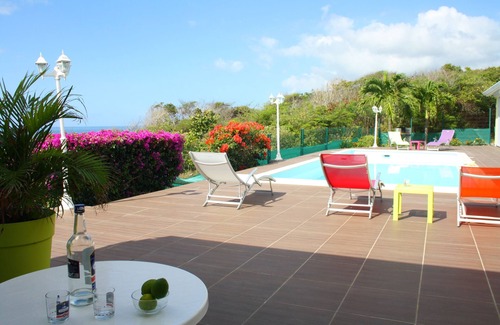 Grande-Terre Villa | Villa Lanthana, 265m2 con vista al mar.