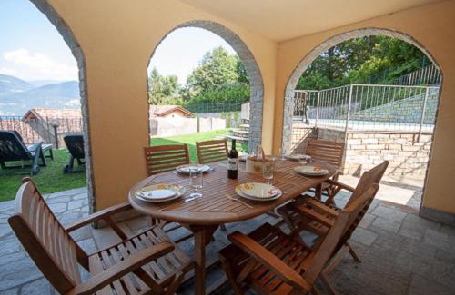 Menaggio Villa | Villa le Rose sleeps 6 - FAMILIES ONLY please