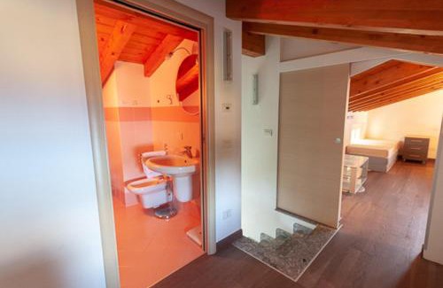 Menaggio Villa | Villa le Rose sleeps 6 - FAMILIES ONLY please