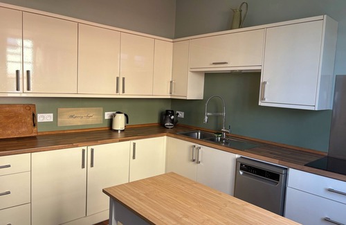 Blainville-sur-Mer Casa | Villa Les Volets Verts close to the sea and shops.