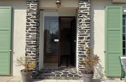 Blainville-sur-Mer Casa | Villa Les Volets Verts close to the sea and shops.