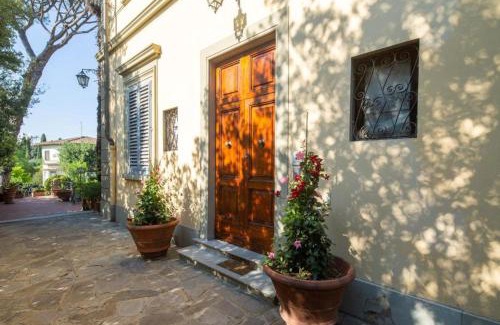 Oltrarno Casa | Villa Lia - Apartment in Villa with private garden and Pool
