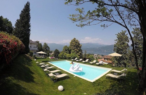 Baveno Villa | Villa Liside: A charming three-story villa situated on a promontory facing the lake, with Free WI-FI.