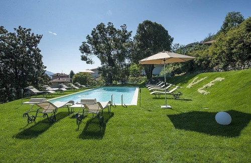 Baveno Villa | Villa Liside: A charming three-story villa situated on a promontory facing the lake, with Free WI-FI.