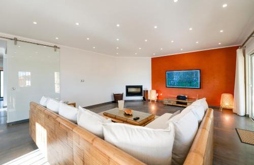 Olhao Villa | Villa Luso w/Heated Pool - Spacious & Peaceful