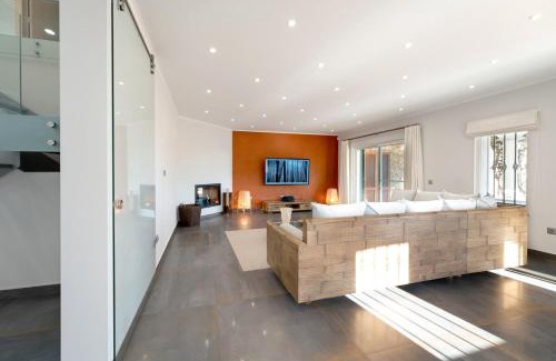 Olhao Villa | Villa Luso w/Heated Pool - Spacious & Peaceful