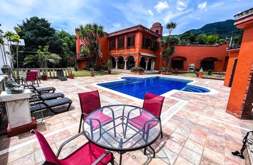 El Poblado Villa | Villa Luz: A Luxurious Mansion in El Poblado