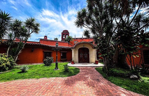 El Poblado Villa | Villa Luz: A Luxurious Mansion in El Poblado