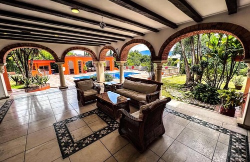 El Poblado Villa | Villa Luz: A Luxurious Mansion in El Poblado