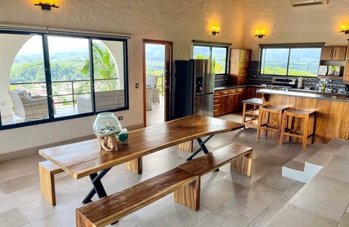 El Cerro Casa | Villa Macaw Luxury 5 Bdrm, Pool, Ocean, Surf & Sunset Views