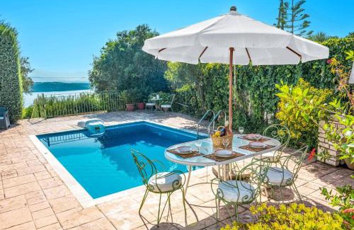 Petaleia Villa | Villa Maistro Cottage by Villa Plus