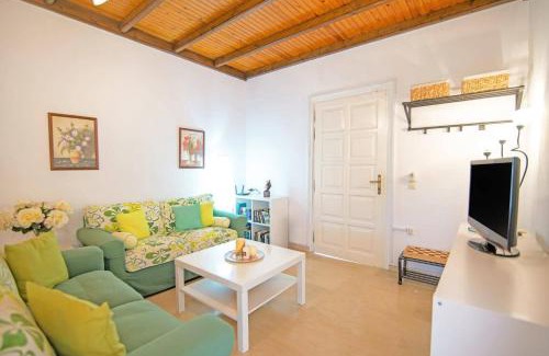 Petaleia Villa | Villa Maistro Cottage by Villa Plus