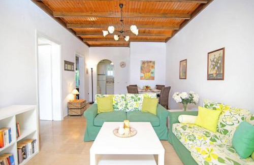 Petaleia Villa | Villa Maistro Cottage by Villa Plus