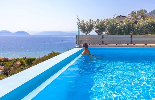 Evgiros Villa | Elegante villa en Vasiliki Lefkada con piscina y vistas al mar
