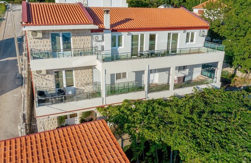 Lapcici Villa | Villa Marija tiene todo lo que necesita para unas vacaciones confortables en Montenegro