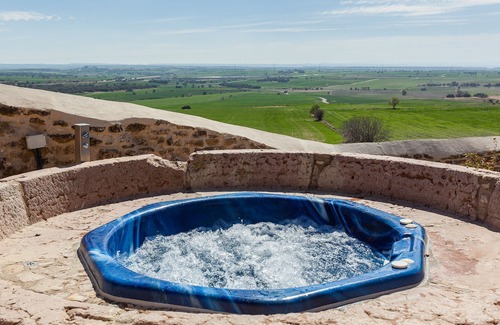 Els Plans de Sio Villa | Villa Masia de Queralt con vistas a la montaña, piscina, jardín, aire acondicionado y Wi-Fi