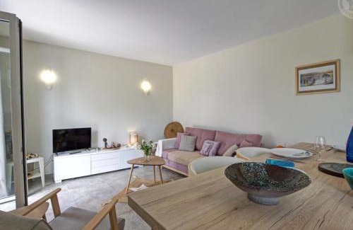 Riorges Casa | Villa moderne au style italien avec jardin privé et parking sécurisé - FR-1-496-316