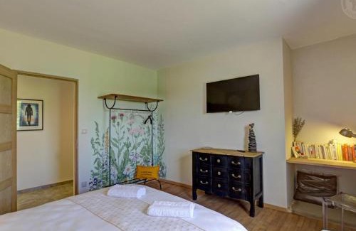 Riorges Casa | Villa moderne au style italien avec jardin privé et parking sécurisé - FR-1-496-316