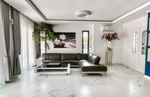 Villejuif Casa | Villa moderne avec salle des fêtes - Grand Paris