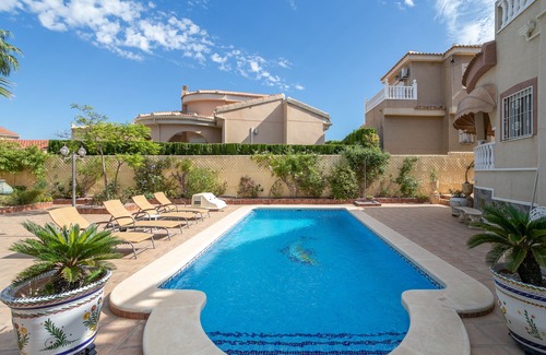 Rojales Villa | Villa Mopsi con piscina, Wi-Fi, aire acondicionado y terraza