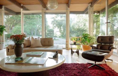 Los Angeles Casa | Villa Mountain Getaway with a Pool Hot Tub 5 Beds