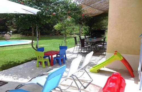 Lambesc Villa | Villa tradicional de Aixoise, piscina privada, 6 habitaciones, capacidad para 12 personas en 3800 m² cerrados