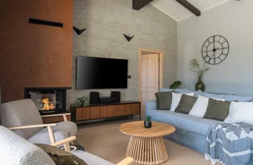 Hum Villa | Villa Noeli with Swimming Pool