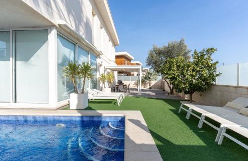 Puerto Marino Chalet De Esquí | Villa Oasis del Sol Gran Alacant by United Renters