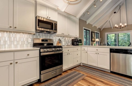 Big Canoe Casa | Villa on 9 - Fireside Sips, Golf Views & Exclusive Extras in Big Canoe