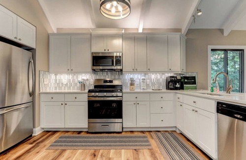 Big Canoe Casa | Villa on 9 - Fireside Sips, Golf Views & Exclusive Extras in Big Canoe