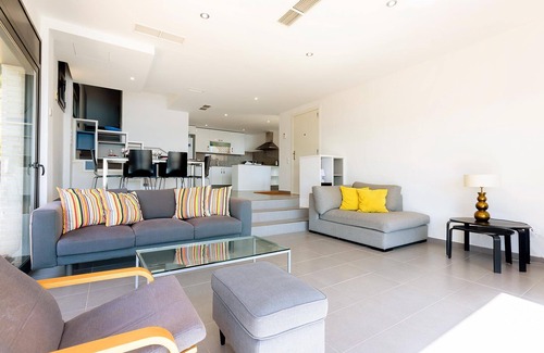 Almadraba-Canyelles Casa | Villa en playa Almadrava, Roses. Parking privado, 200m playa, 3 dormitorios, cocina equipada, terraza, Wi-Fi, aire acondicionado. ¡Reserva ahora para vacaciones inolvidables en Costa Brava!